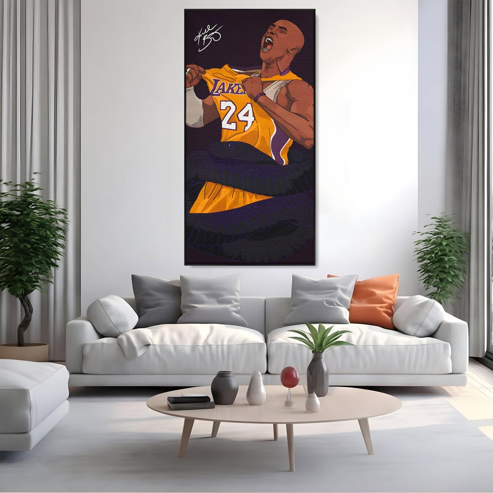 Tablou canvas cu ilustratie digitala portret kobe bryant, in rama de aluminiu negru, pe perete intr-un living
